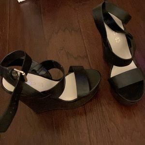 Woman’s Aldo Never worn Black  ankle strap wedge shoe size 8